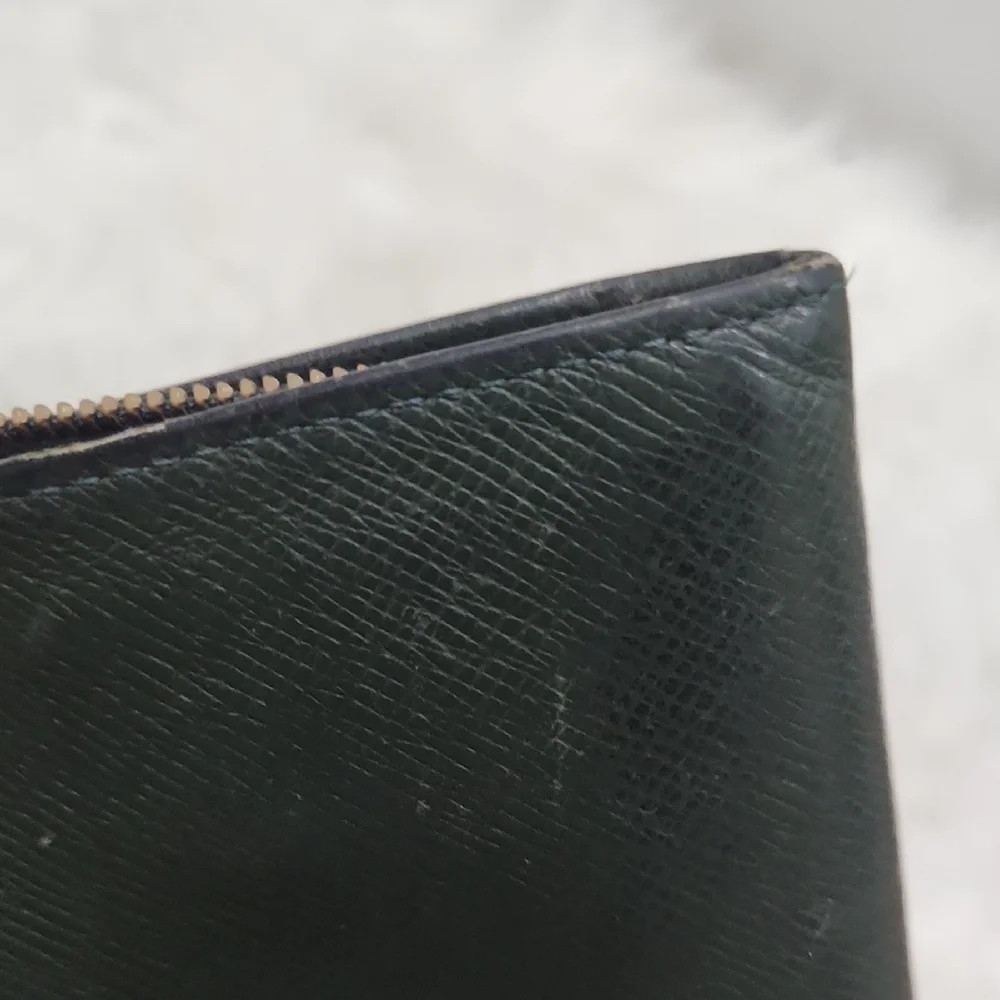💚▪️Louis Vuitton▪️Men's GreenTaiga Leather Zip Around Wallet